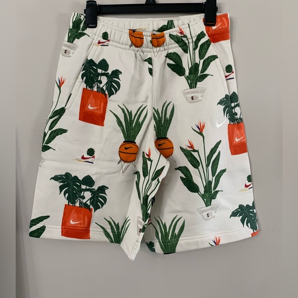 NEW NIKE SPORTSWEAR COURT PHANTOM SWEAT SHORTS SIZE: S - Picture 2 of 4